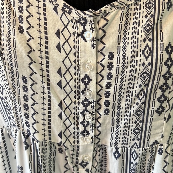 Dress with adjustable straps that tie in back - Picture 2 of 6